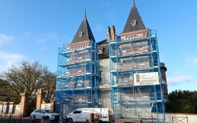 Travaux en cours : rénovation des tours du château du Vignaou